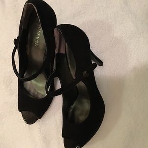 Nine West Black Suede Pump